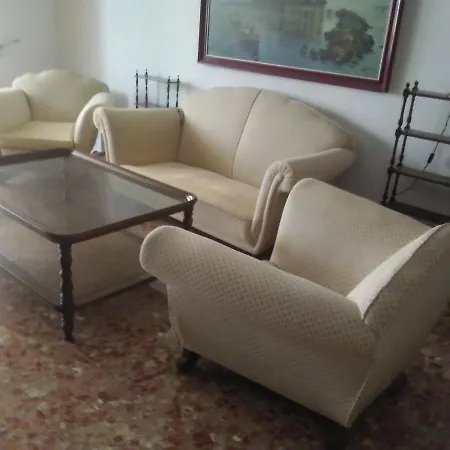 Lovely Bedroom In A Shared In The Center Of 홈스테이