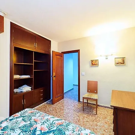 Lovely Bedroom In A Shared In The Center Of