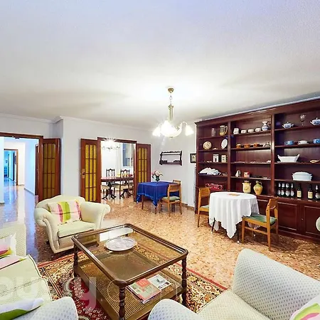 Lovely Bedroom In A Shared In The Center Of