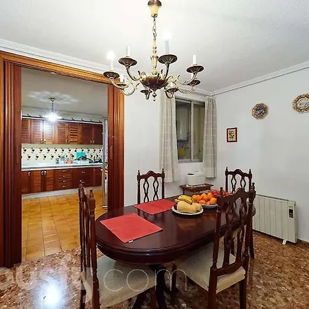 Lovely Bedroom In A Shared In The Center Of Homestay